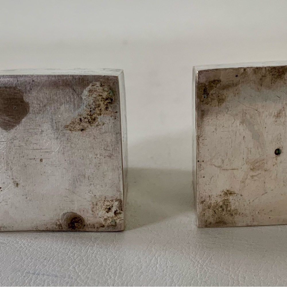 Vintage metal salt and pepper shakers 2” - Picture 6 of 9